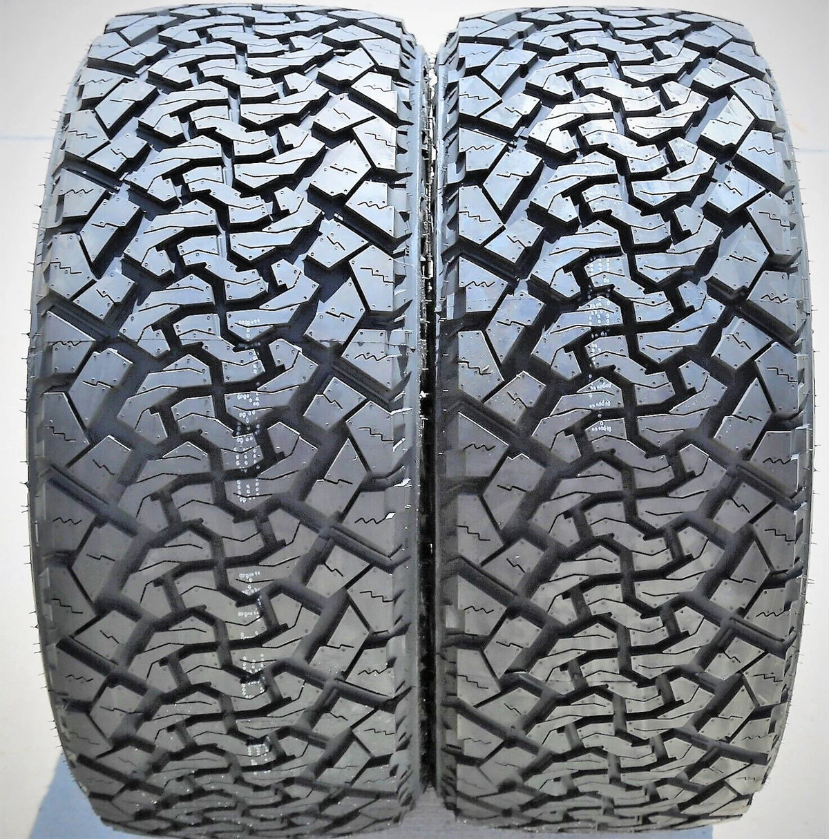 Venom Power Terra Hunter X/T 305/40R22 114H XL All-Season Extreme-Terrain Tires — Set of 2